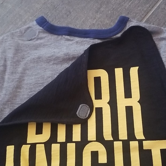 Gap DC Batman shirt w/cape - Picture 3 of 4